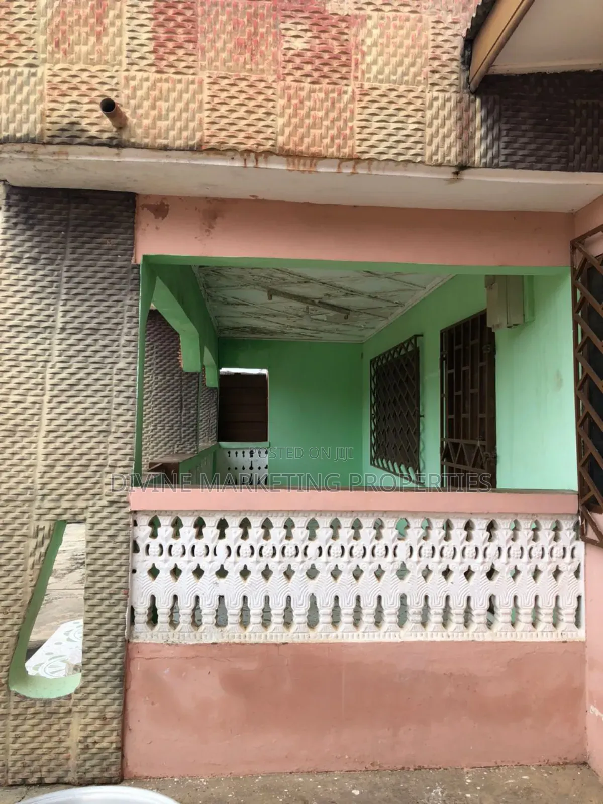 5bdrm House in Off New Market Road, Kasoa for sale