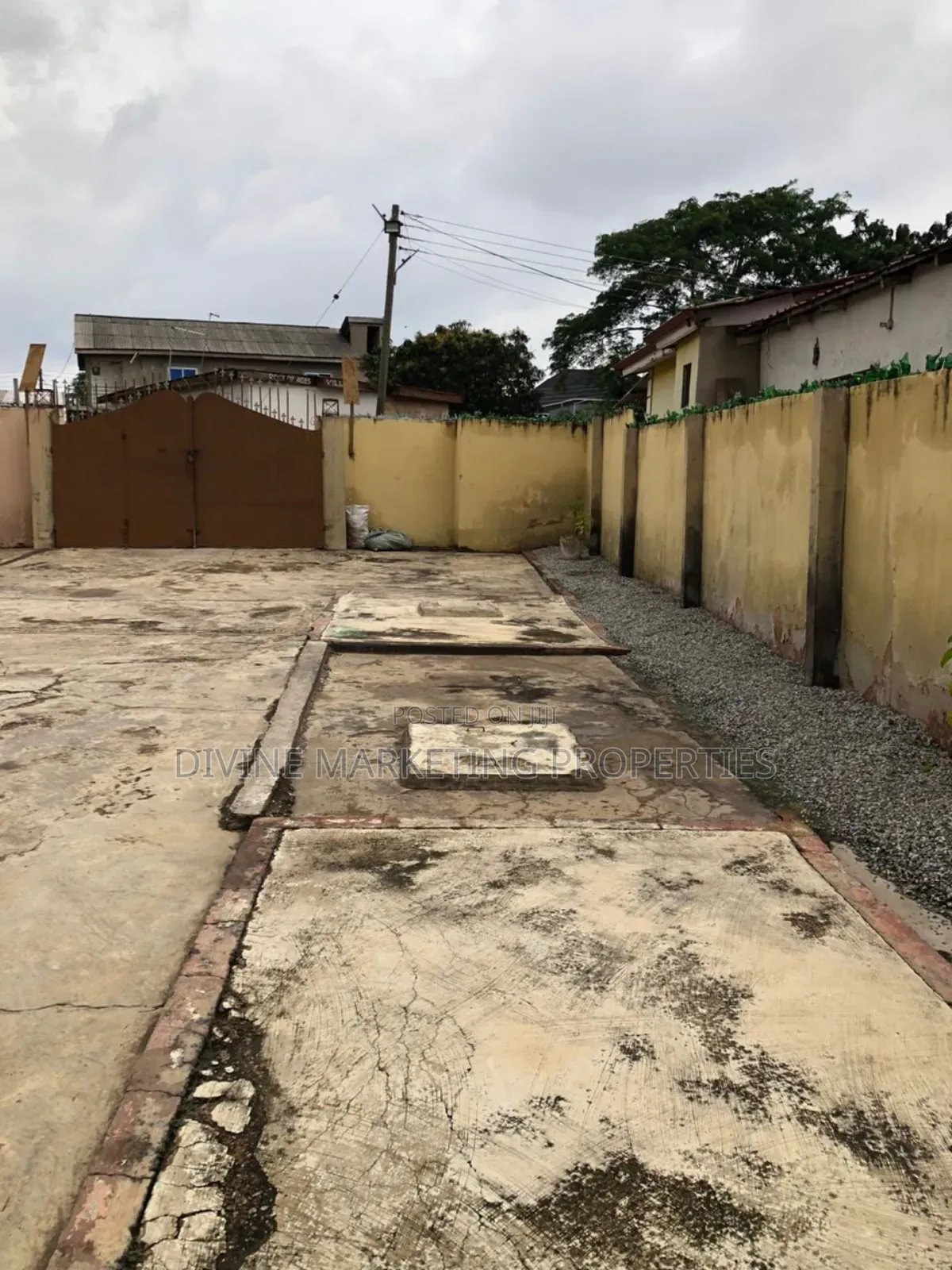 5bdrm House in Off New Market Road, Kasoa for sale