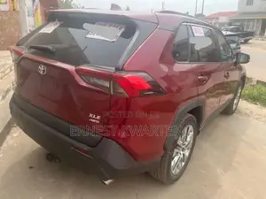 Toyota RAV4 XLE Premium AWD 2023 Red