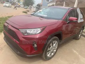 Toyota RAV4 XLE Premium AWD 2023 Red