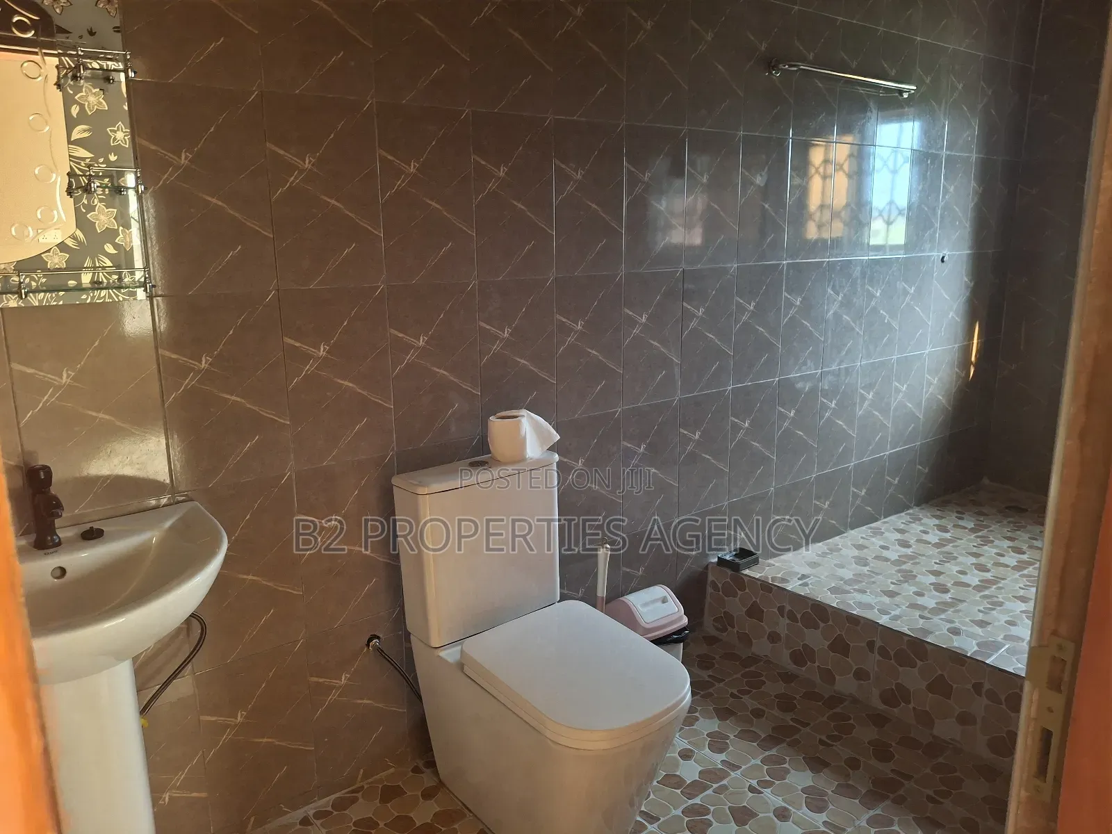Furnished 6bdrm Mansion in B2 Properties Agency, Kumasi Metropolitan
