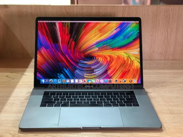 Laptop Apple MacBook Pro 2017 16GB Intel Core I7 SSD 256GB for