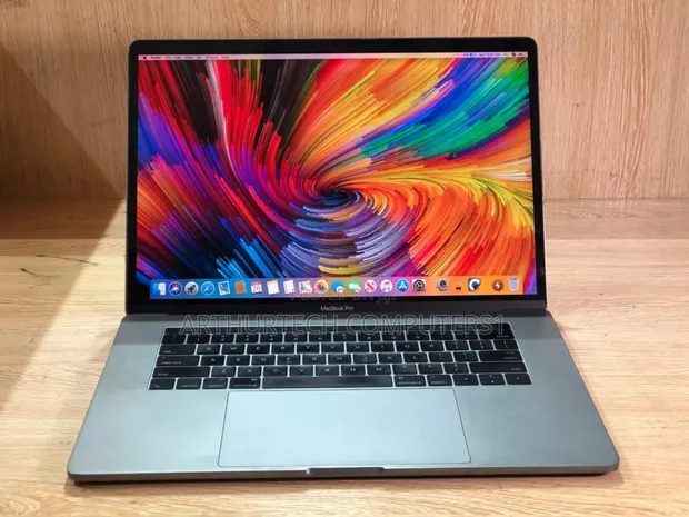 Laptop Apple MacBook Pro 2017 16GB Intel Core I7 SSD 256GB for
