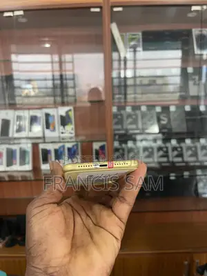 Apple iPhone 11 64 GB Yellow