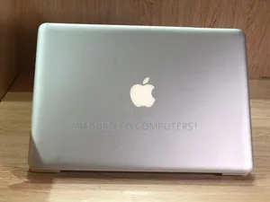 Laptop Apple MacBook Pro 2010 3GB Intel Core 2 Duo HDD 320GB