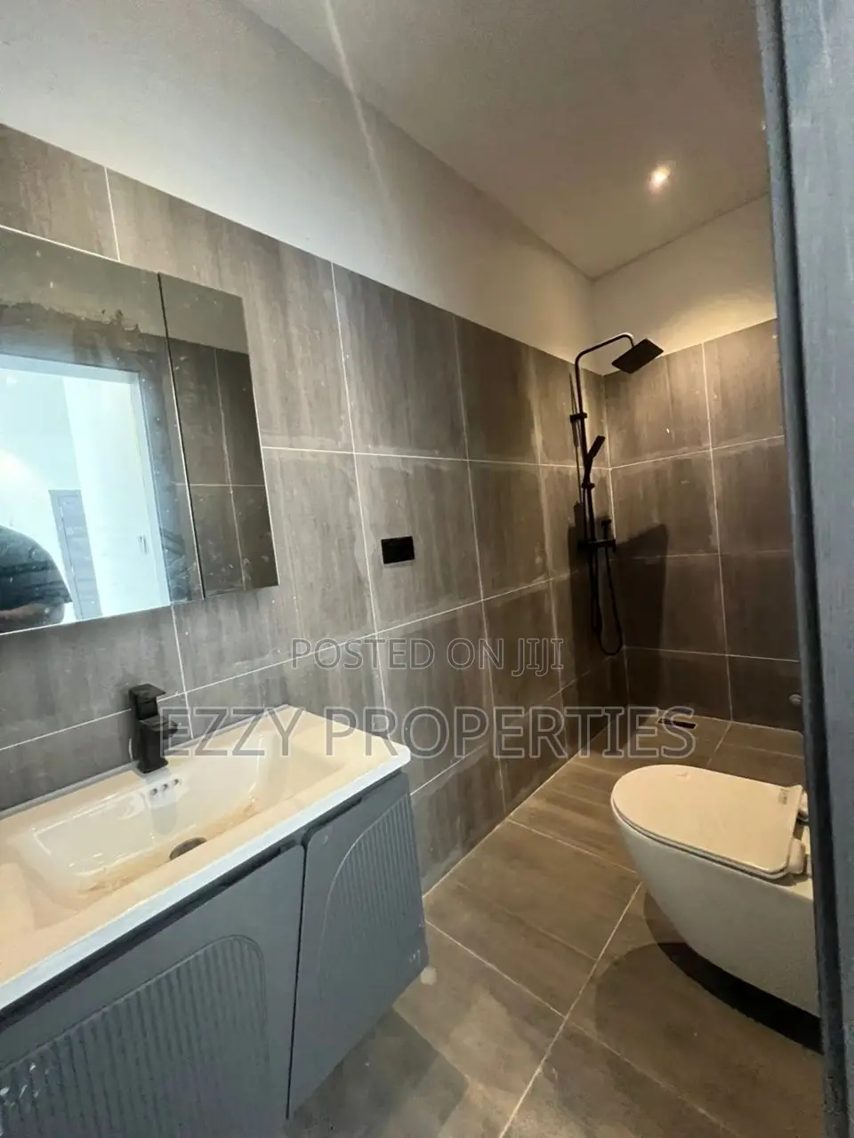 2bdrm Duplex in Ashaley Botwe for rent