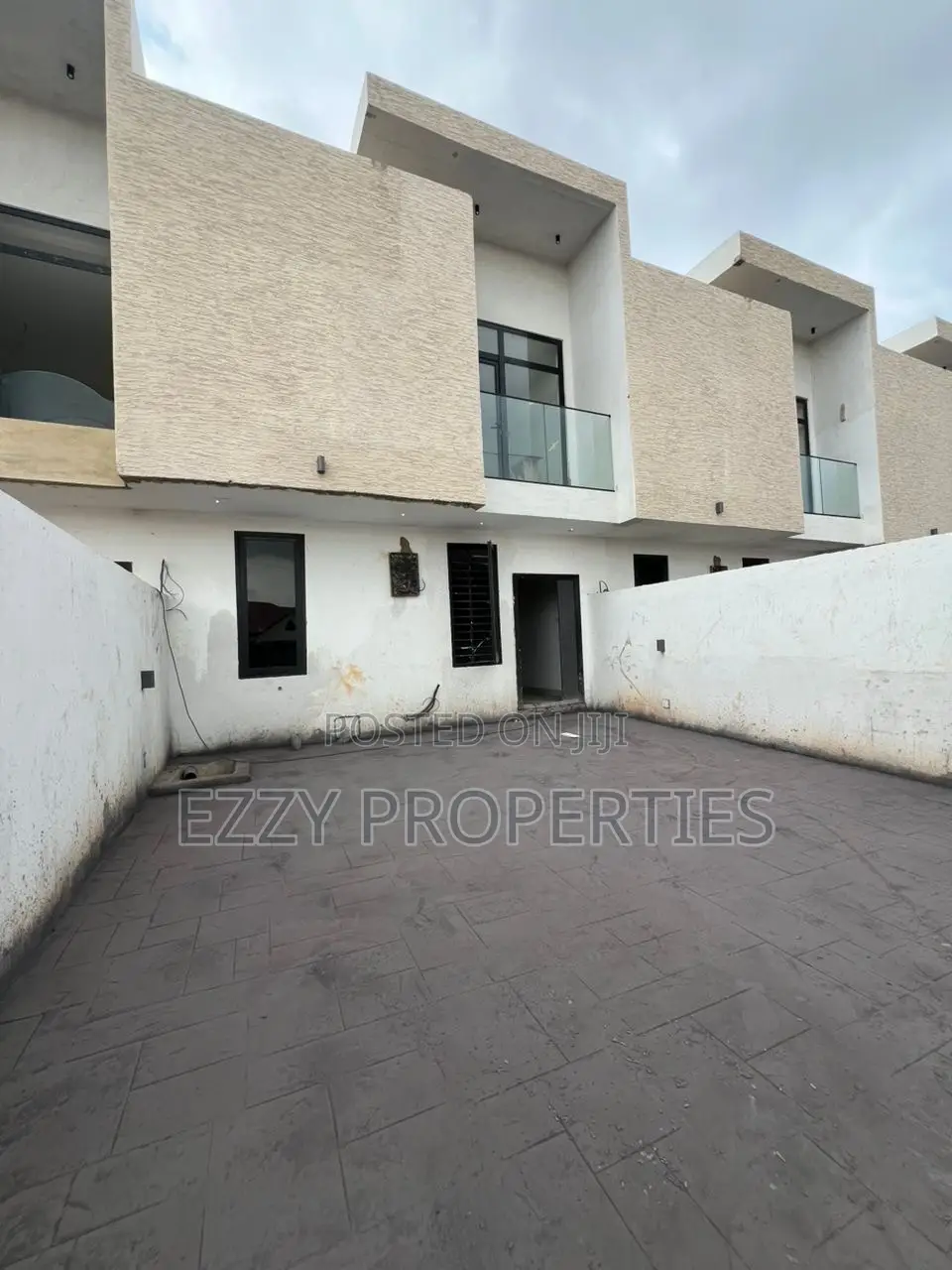 2bdrm Duplex in Ashaley Botwe for rent