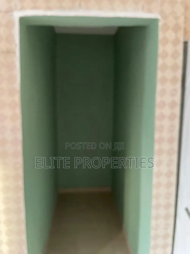 3bdrm House in Community 25 Adom for rent