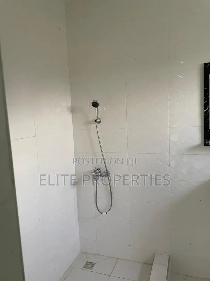 3bdrm House in Community 25 Adom for rent