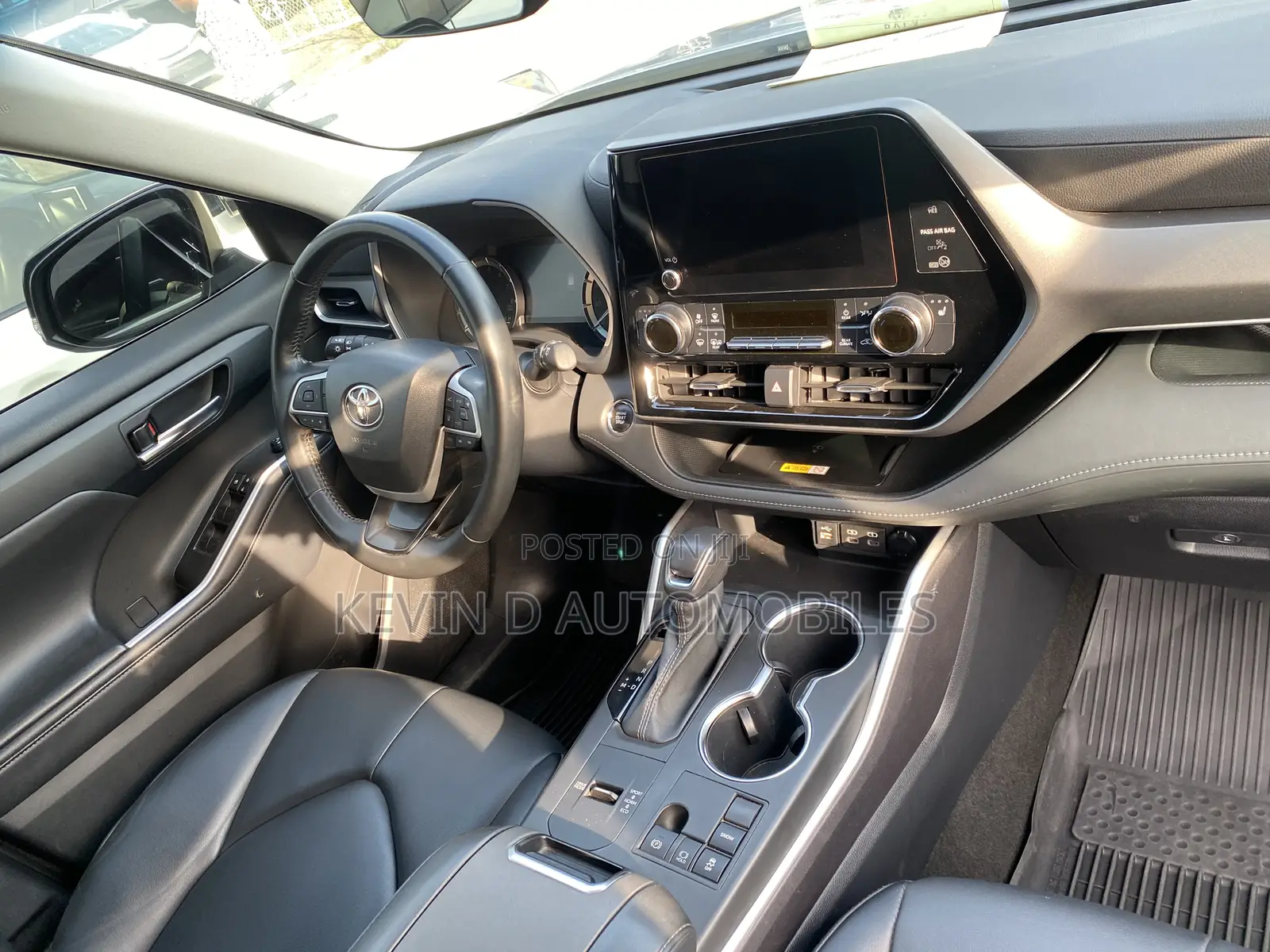Toyota Highlander XLE AWD 2023 Silver