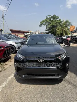 Toyota RAV4 XLE Premium 2021 Black