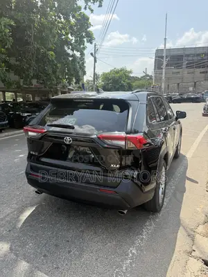 Toyota RAV4 XLE Premium 2021 Black