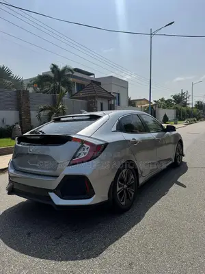 Honda Civic EX Hatchback 2018 Silver