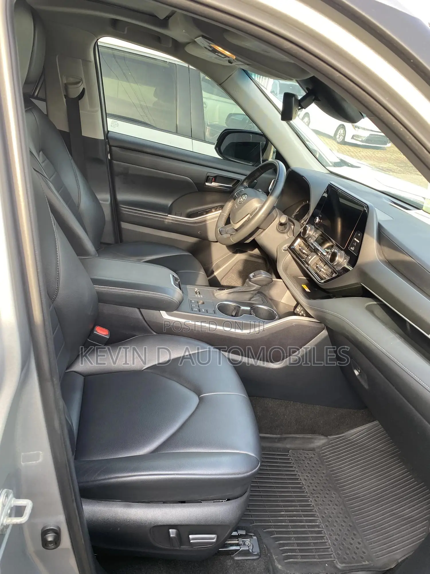 Toyota Highlander XLE AWD 2023 Silver