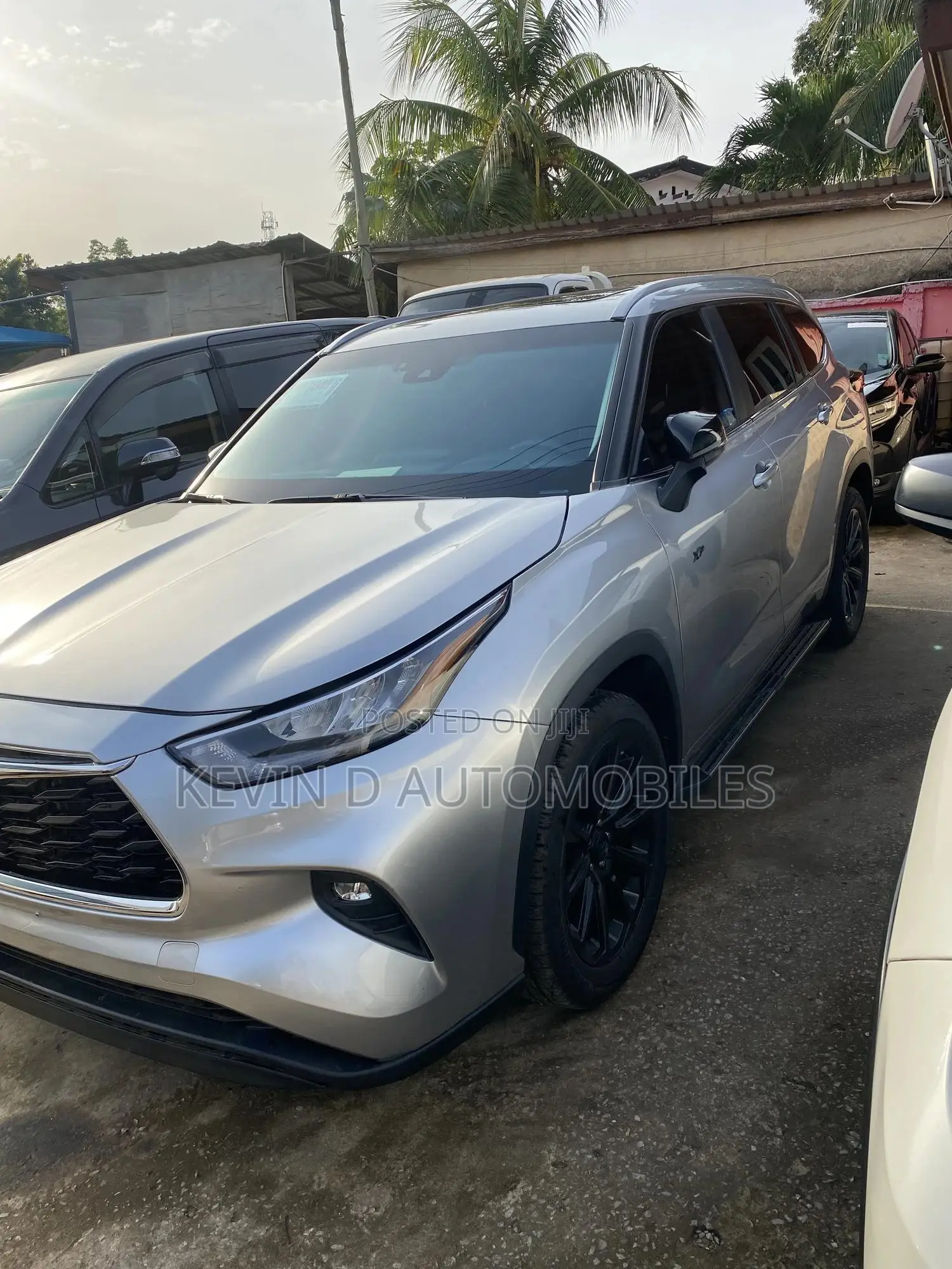 Toyota Highlander XLE AWD 2023 Silver