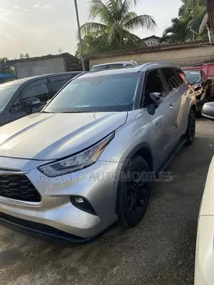Toyota Highlander XLE AWD 2023 Silver