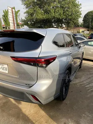 Toyota Highlander XLE AWD 2023 Silver