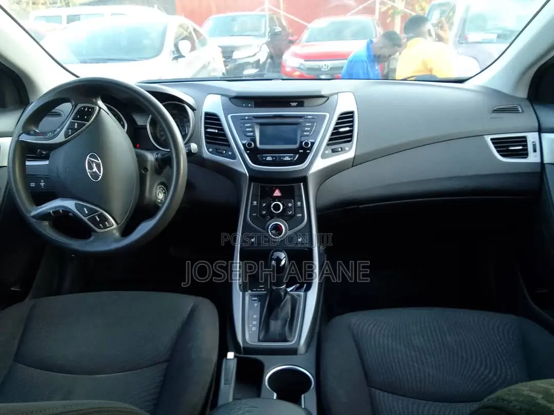 Hyundai Elantra SE Sedan FWD (1.8L 4cyl 6A) 2016 White