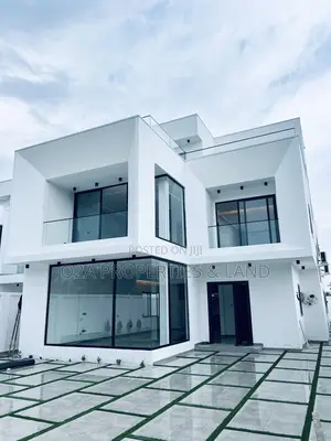 5bdrm House in Ashaley Botwe, Lake Side Estate for sale