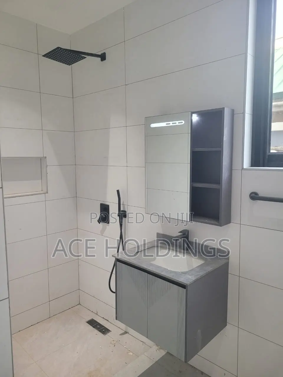 5bdrm Mansion in Tse Addo, Tseaddo for sale