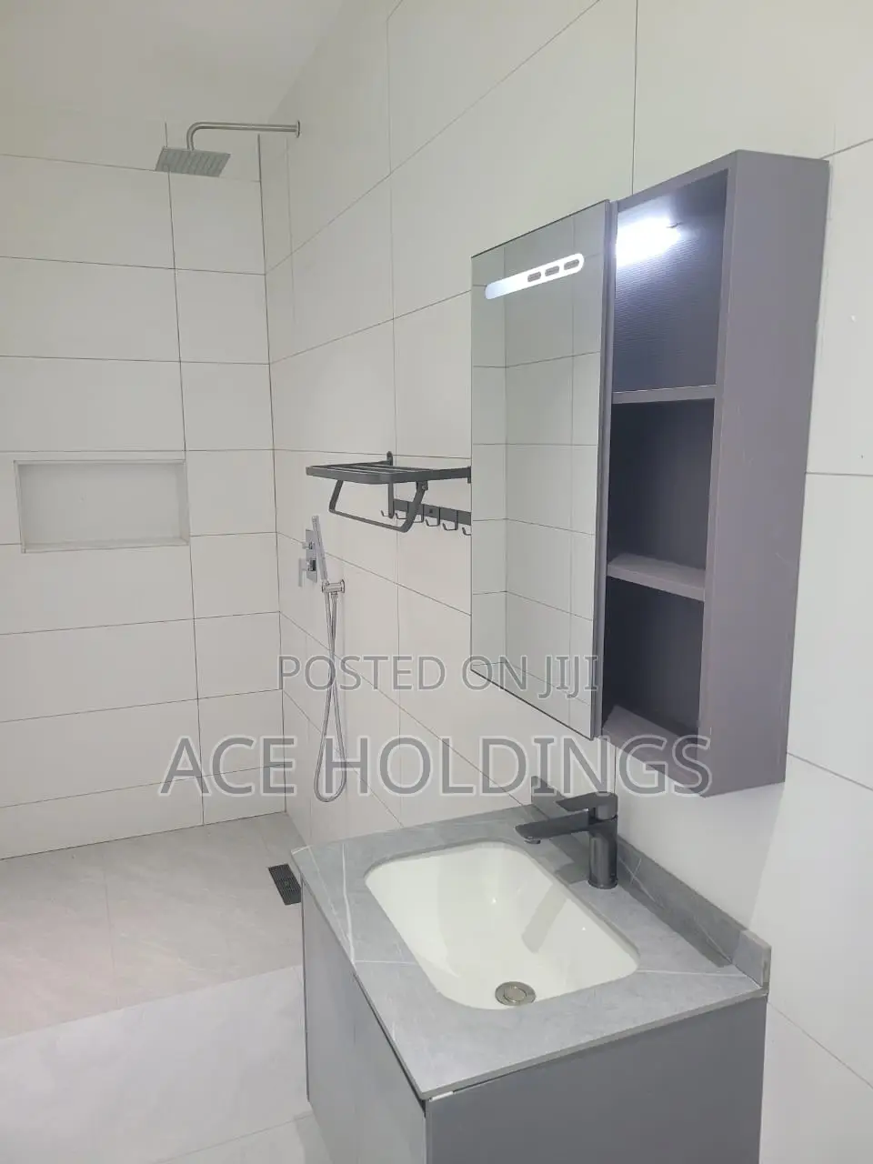 5bdrm Mansion in Tse Addo, Tseaddo for sale