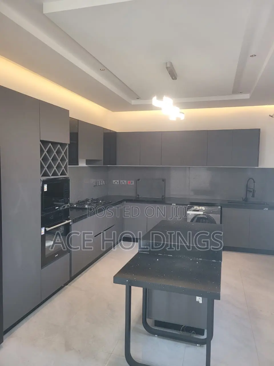 5bdrm Mansion in Tse Addo, Tseaddo for sale