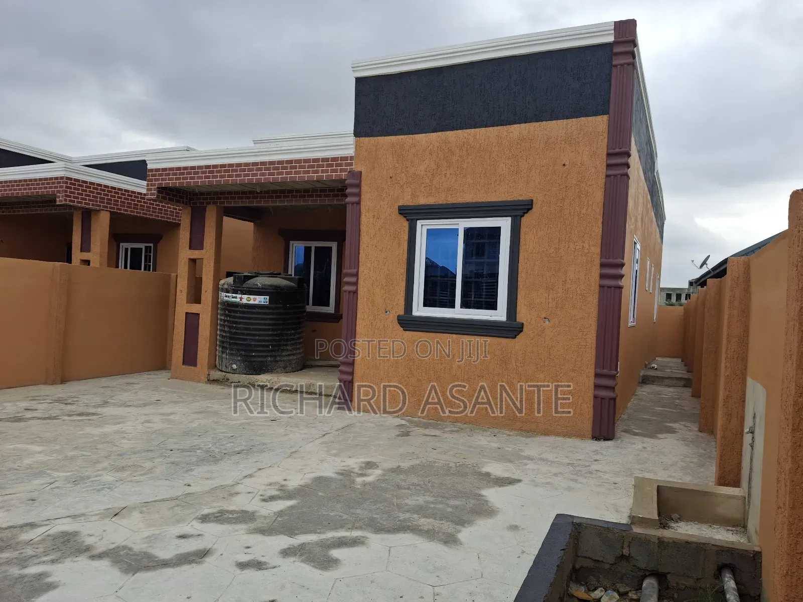 3bdrm House in Hallway Chet 1 Villa, Amasaman for sale