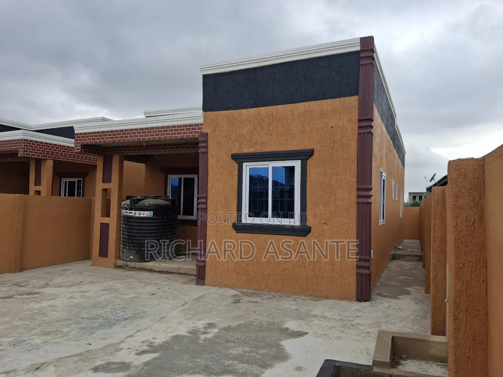 3bdrm House in Hallway Chet 1 Villa, Amasaman for sale