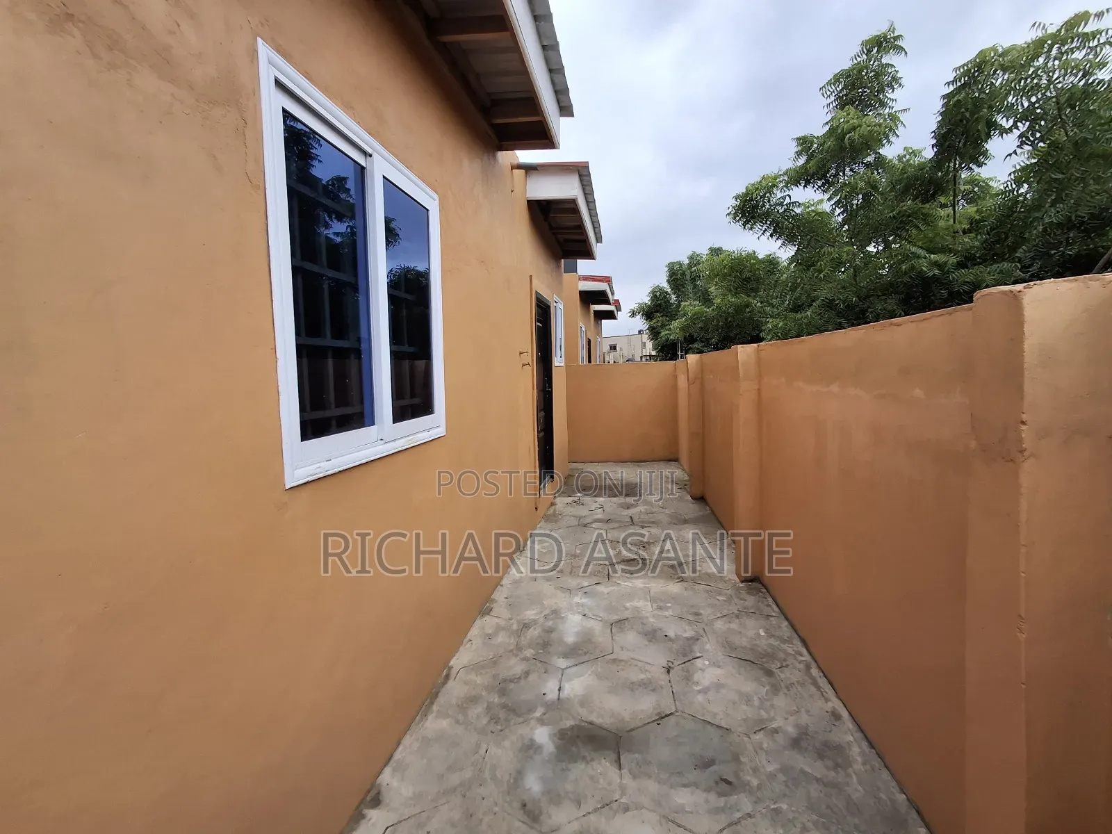 3bdrm House in Hallway Chet 1 Villa, Amasaman for sale