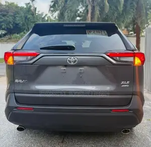 Toyota RAV4 XLE Premium AWD 2023 Gray