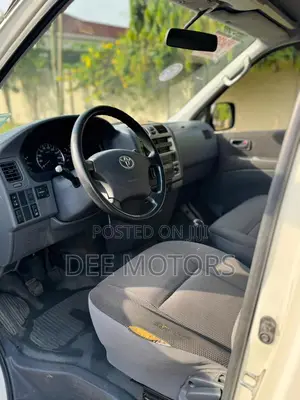 Toyota HiAce 2013 Black