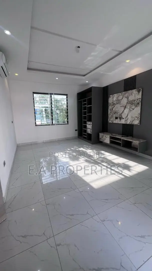 3bdrm House in E A Properties, Lake Side Estate for sale