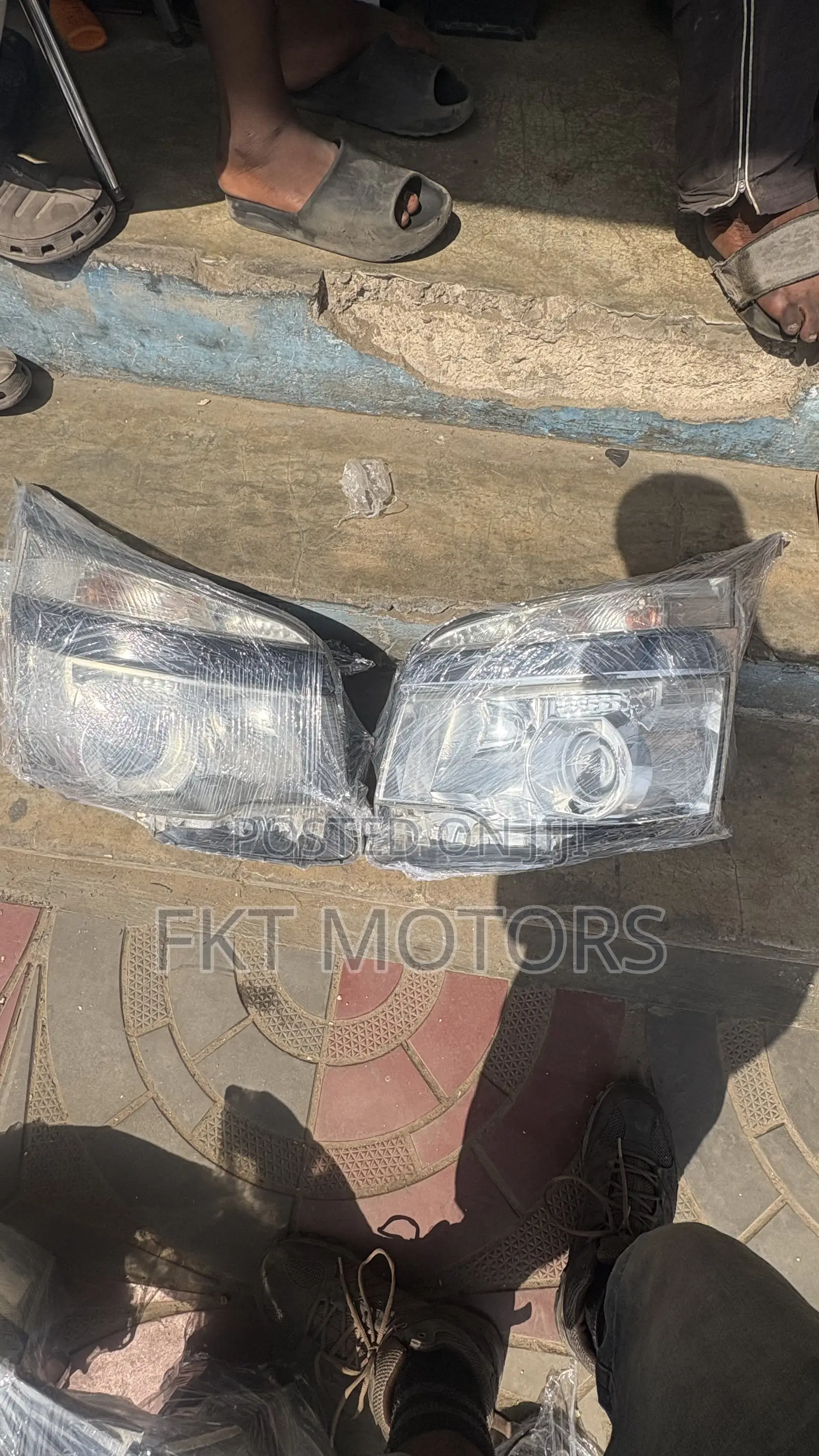Toyota Voxy / Noah Headlights 2005,2006,2007,2008,2009,2010