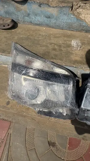 Toyota Voxy / Noah Headlights 2005,2006,2007,2008,2009,2010