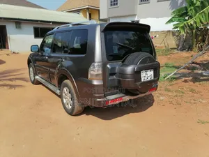 Mitsubishi Pajero 2010 Green