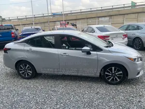 Nissan Versa 1.6 SV 2021 Silver