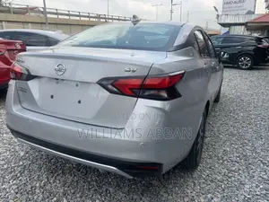 Nissan Versa 1.6 SV 2021 Silver