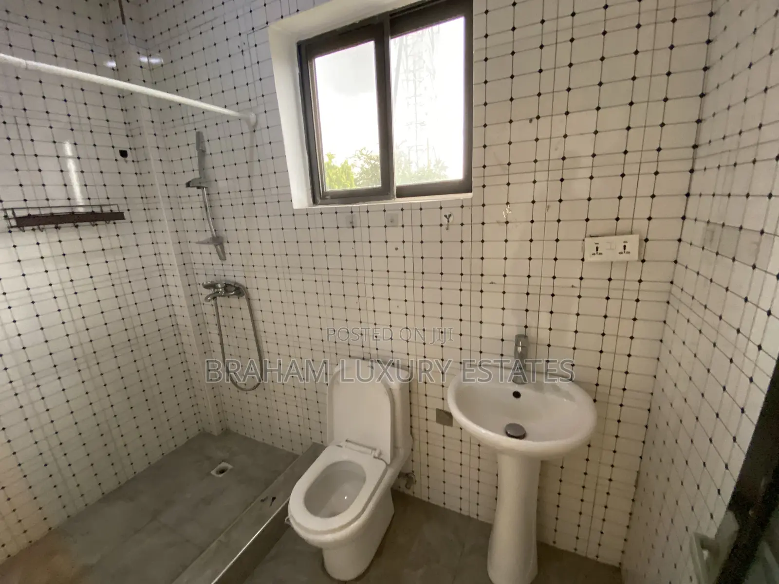 1bdrm Apartment in Braham Luxury, Spintex for rent
