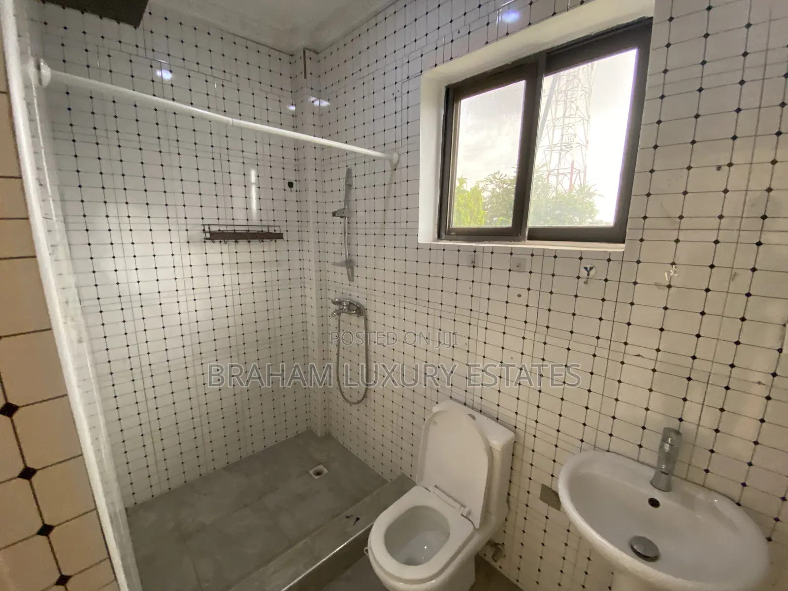 1bdrm Apartment in Braham Luxury, Spintex for rent