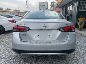 Nissan Versa 2021 Gray