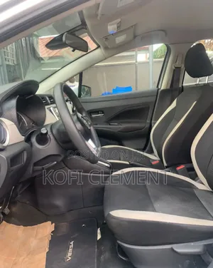 Nissan Versa 2021 Gray
