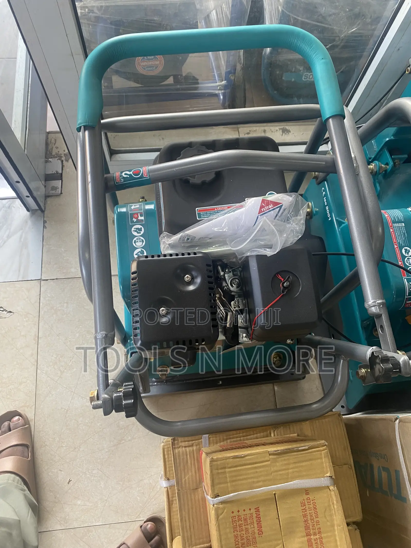 Total Gasoline Plate Compactor 90kg 6.5hp