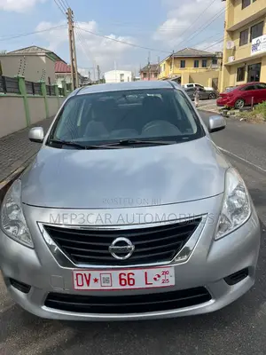 Nissan Versa 2014 Silver