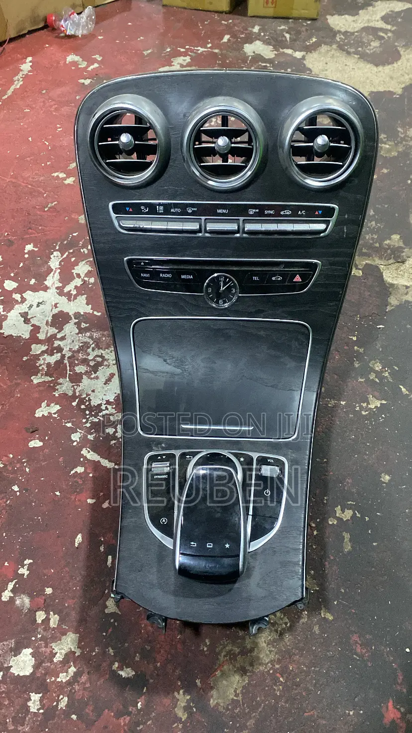 Mercedes Benz C300 (W205) Console
