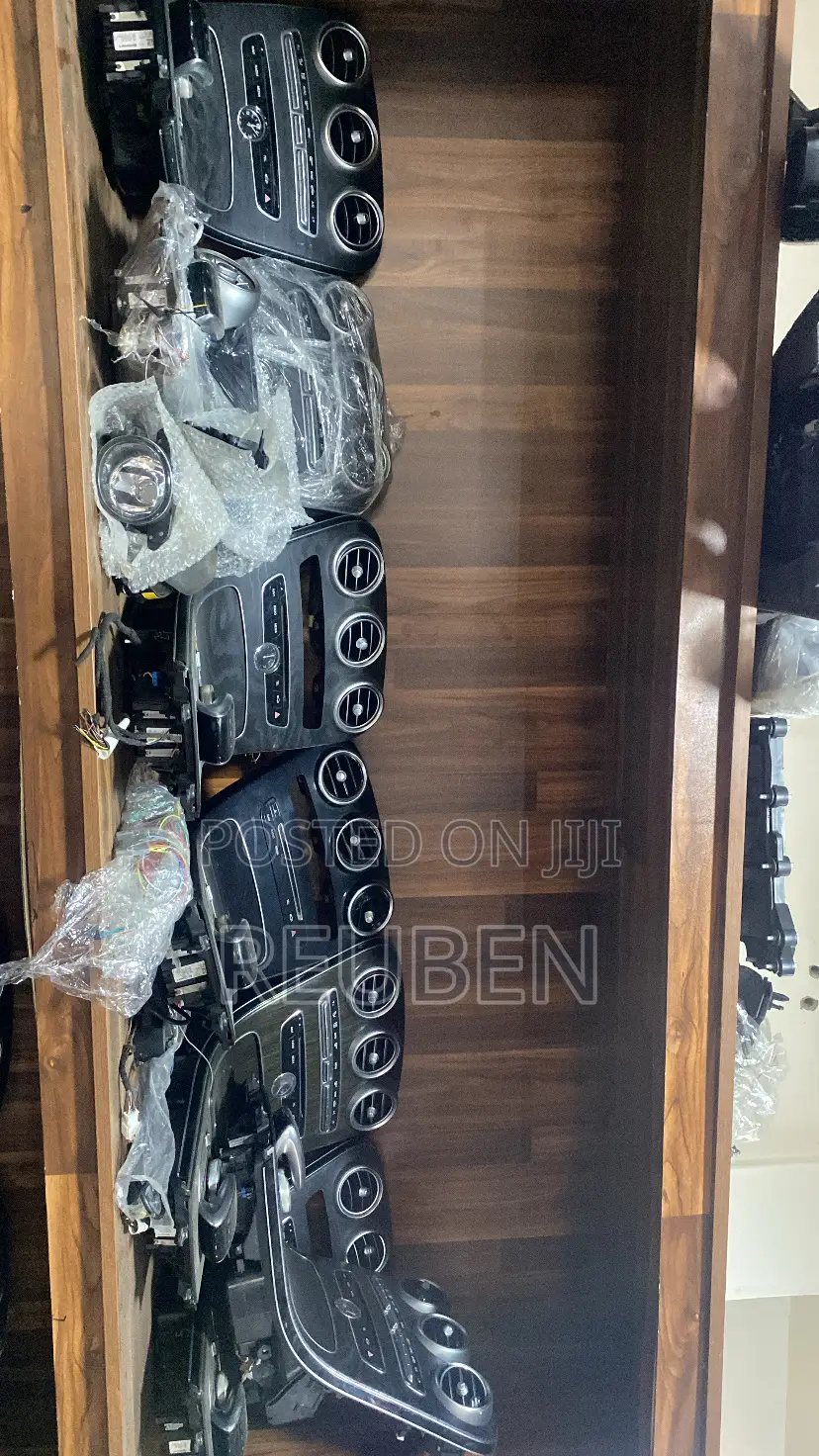 Mercedes Benz C300 (W205) Console