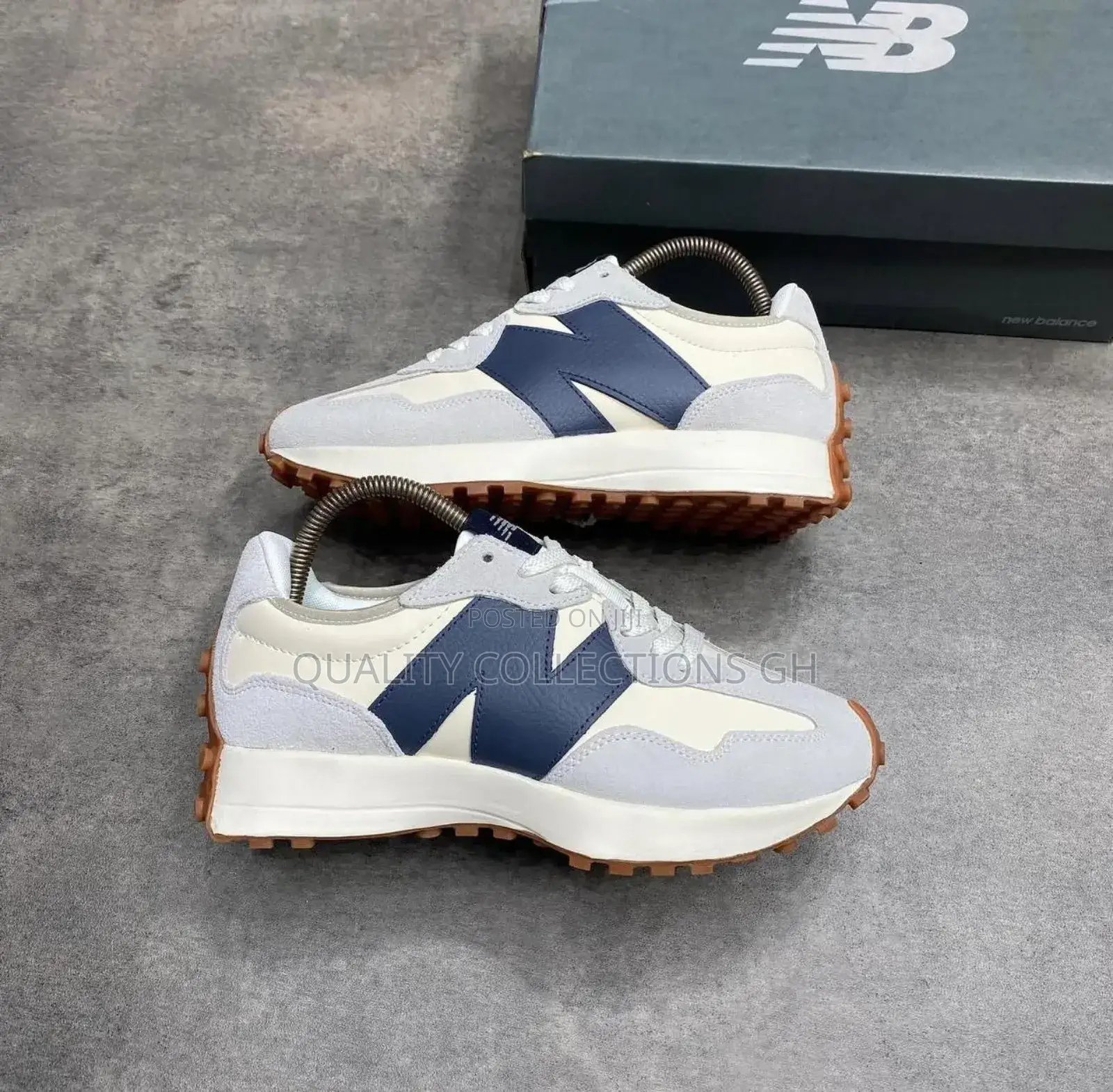 New Balance 327 Moonbeam