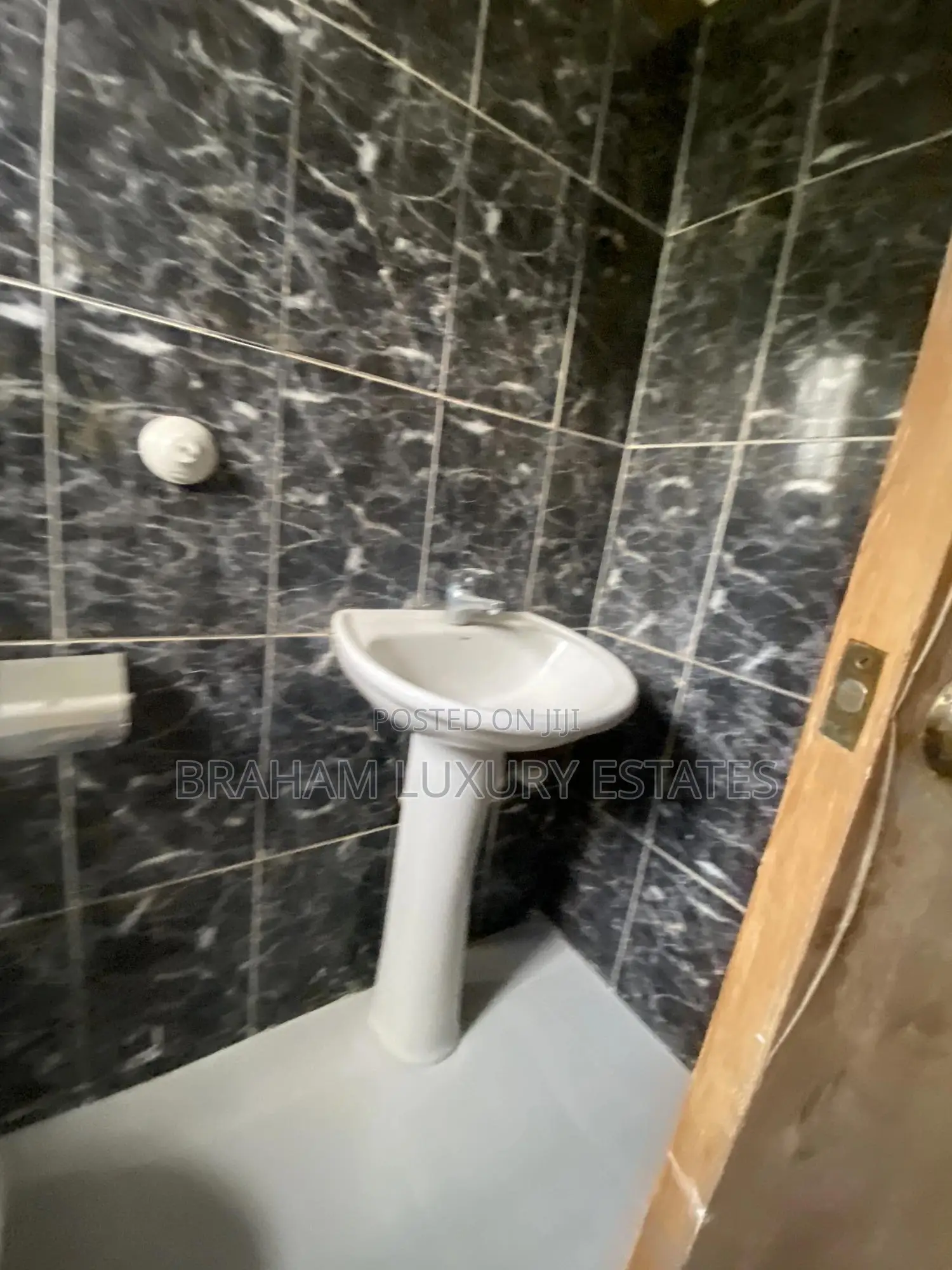 1bdrm House in Braham Luxury, Spintex for rent