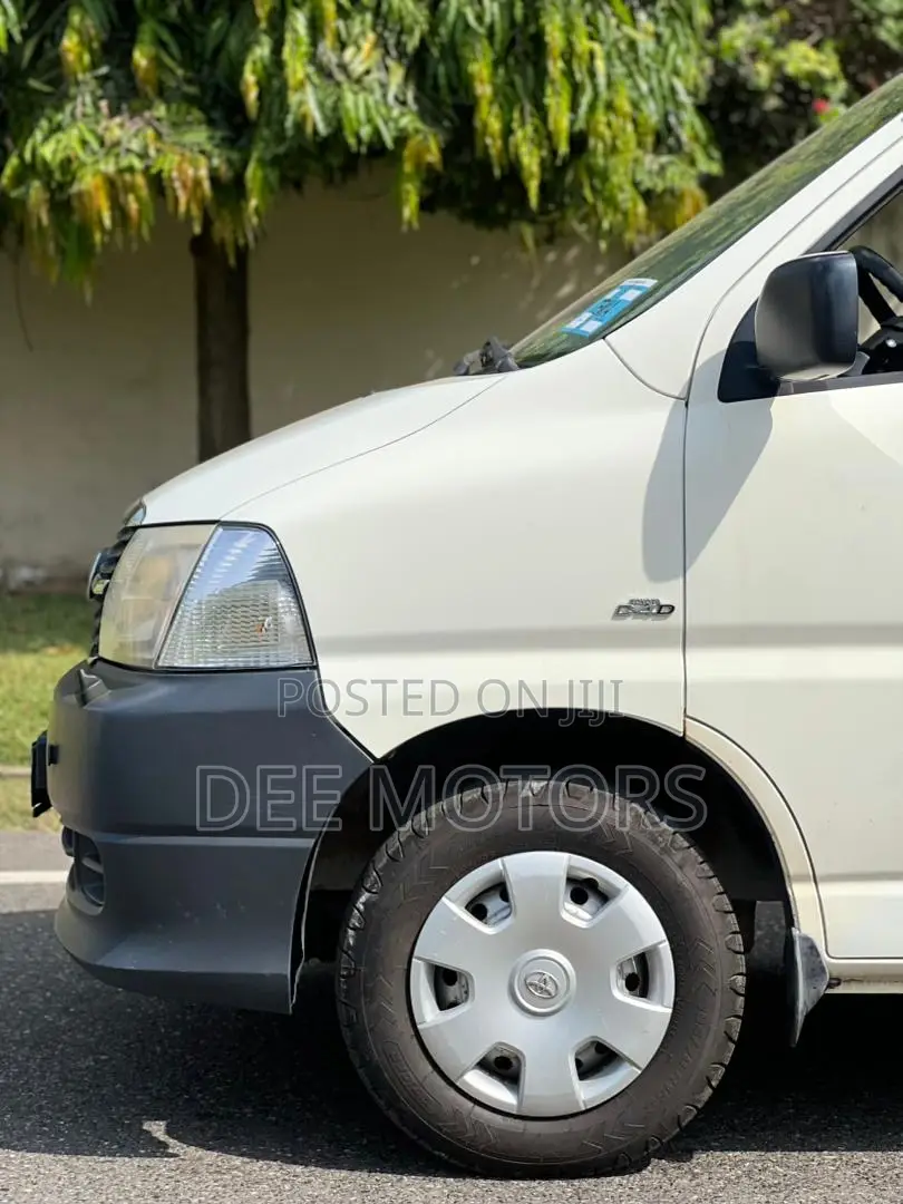 Toyota HiAce 2013 Black