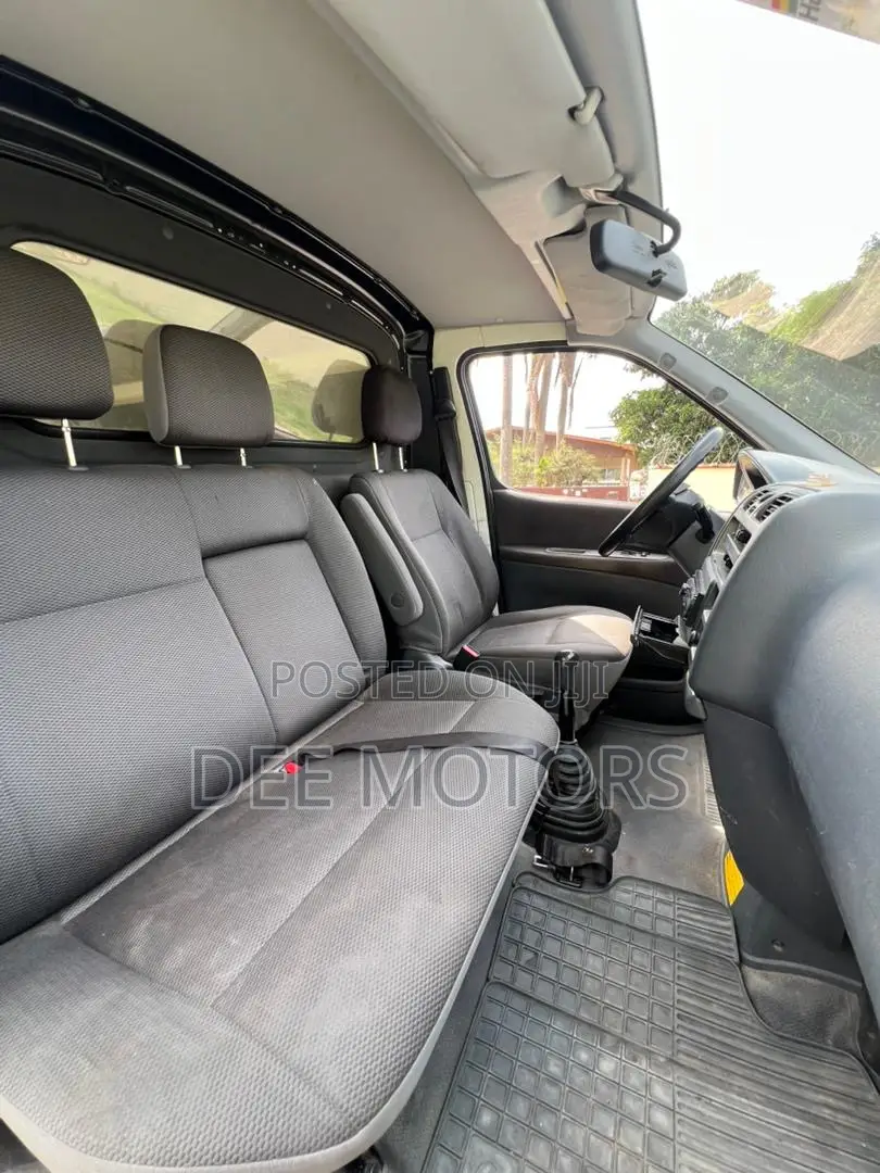 Toyota HiAce 2013 Black
