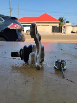 Ball Joints (Lower) - Hi-Ace 2l, 3l 1995-